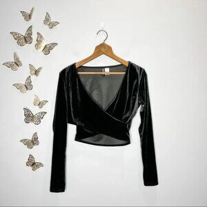 ✨ 5/$25✨ Divided H&M ♡ Cross-Over / Surplice Velvet Long-Sleeve Top (deep green)